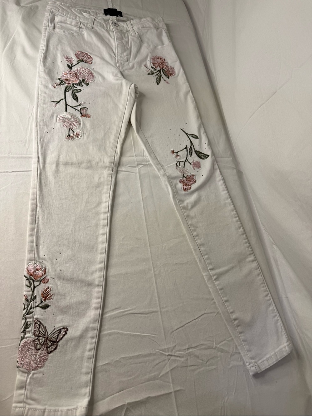 Frank Lyman White Floral Butterfly Embroidered Skinny Denim Women's Jeans